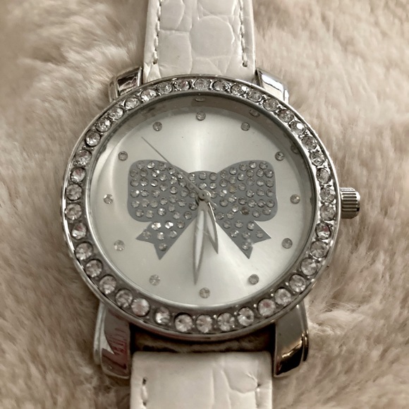 Rhinestone Bow Watch - Picture 1 of 3